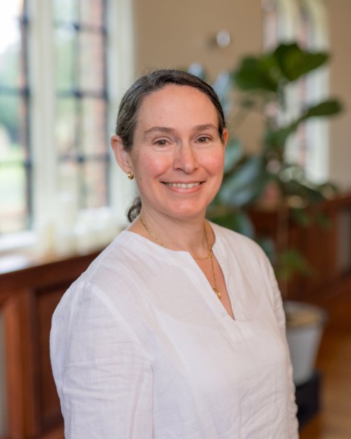 Bea Masters, BSc (Hons) LicAc mBAcC