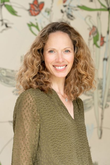 Alison Hall, MA, BA (Hons), DipION, mBANT, mCNHC